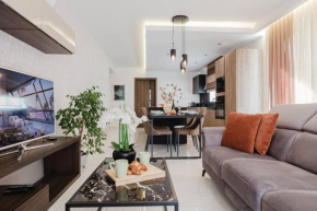 Mulberry Ph 2bed Insane Views! By Homely